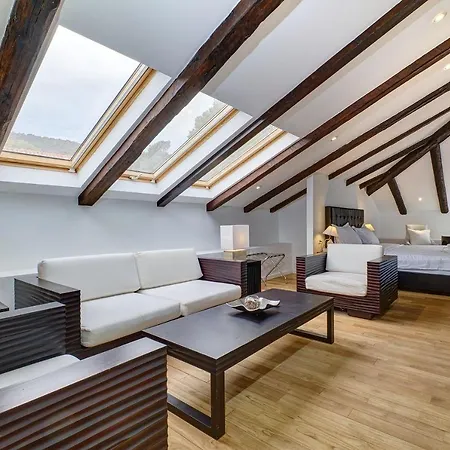 Dolphin Szálloda 4*